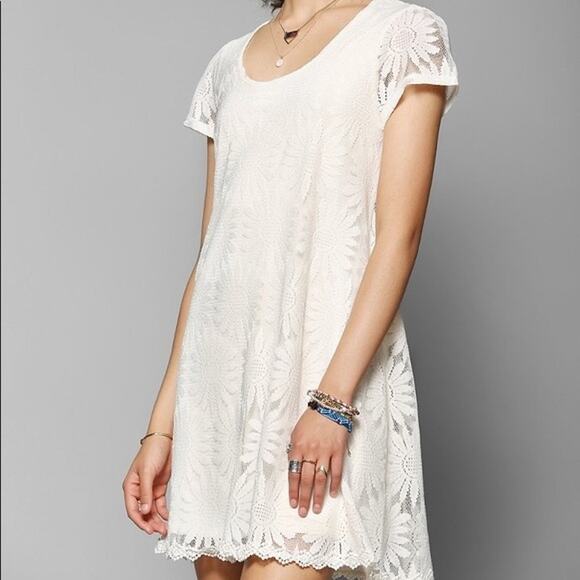 Urban Outfitters Lace Floral Lace Trapeze Dress Cream Mini Size Small - Picture 2 of 15